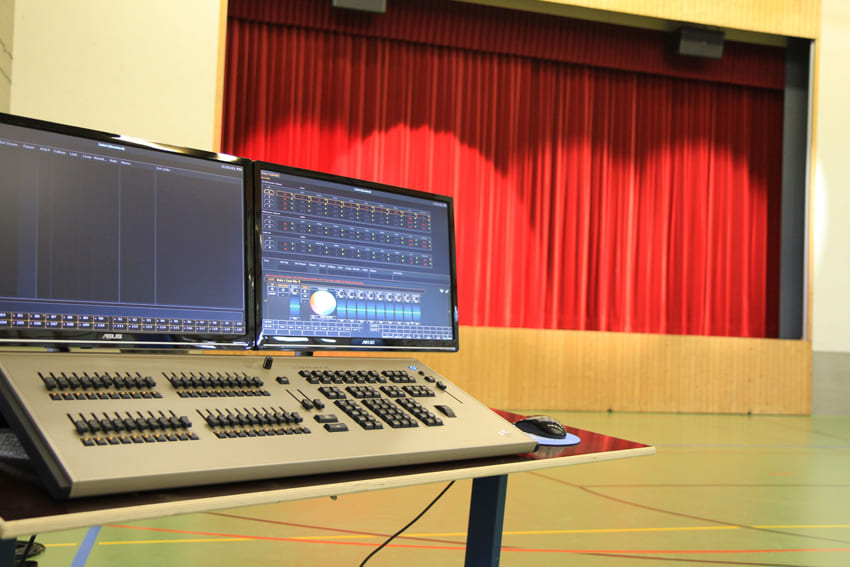 LED BÜHNEN-BELEUCHTUNG MEHRZWECKHALLE SATTEL